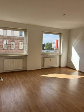 Wohnzimmer - 2 Zimmer Etagenwohnung zur Miete in Nürnberg