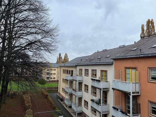 Hausansicht Balkonseite - 2 Zimmer Etagenwohnung in Chemnitz