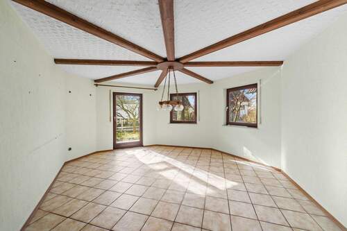 Esszimmer - 1 Zimmer Mehrfamilienhaus, Wohnhaus in Hagenbüchach