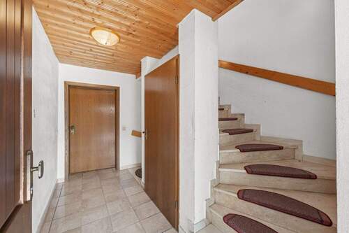 Eingangsbereich EG/ Treppenhaus - 