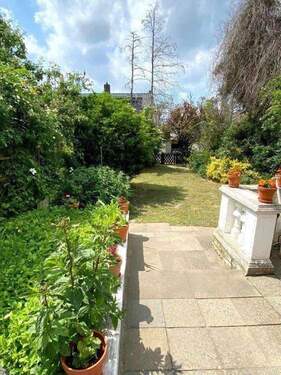 Bild 1 - - Nähe Britzer Garten Reihenendhaus mit Terrasse, Keller und Garage -