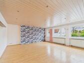 Wohnzimmer - 5 Zimmer Etagenwohnung zum Kaufen in Böblingen