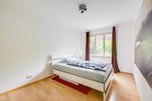 Schlafzimmer - 2 Zimmer Etagenwohnung zum Kaufen in München