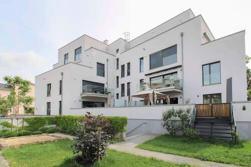 Rückansicht und Garten - Exklusive 4-Zimmer Terrassenwohnung im Neubau mit TG-Stellplatz in Dresden-Cotta