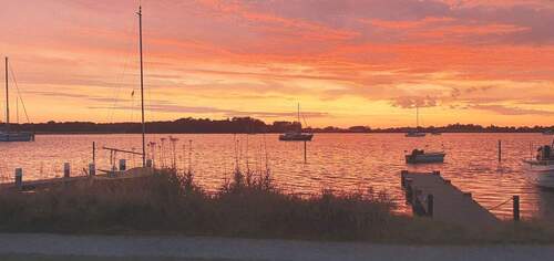 Sonnenuntergang am eigenen Bootssteg - 
