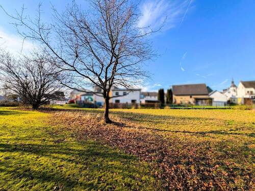 Seitenansicht - Grundstück in Leuterod