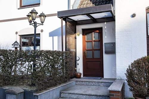 Eingang_5a - 5 Zimmer Mehrfamilienhaus, Wohnhaus zum Kaufen in Oststeinbek