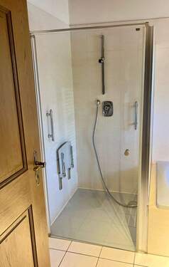 Badezimmer im Erdgeschoss (Dusche) - 