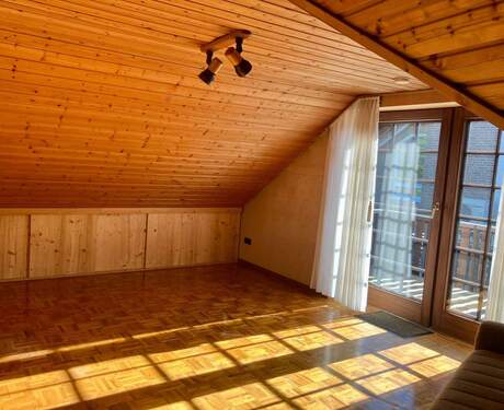 Schlafzimmer im Obergeschoss mit Zugang zum 2. Bal - 