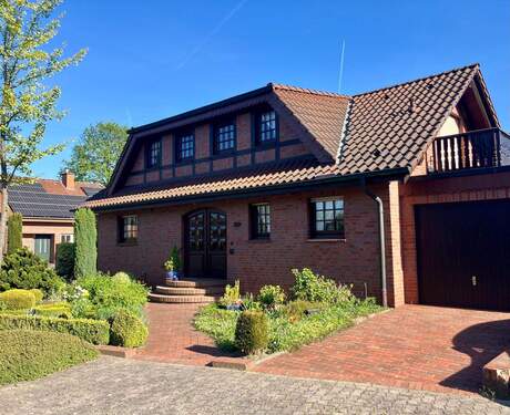 Seitliche Vorderansicht - Modernes Ein- Zweifamilienhaus in ruhiger Lage im Ahlener Westen