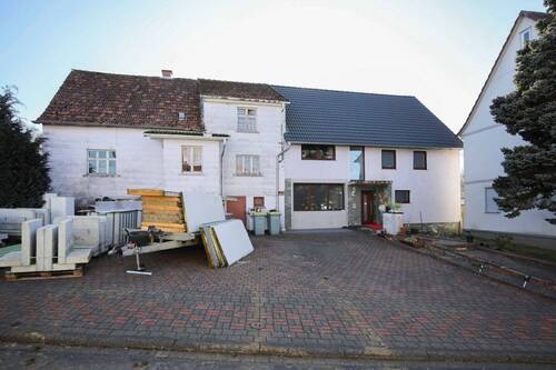 01_Front - 6 Zimmer Doppelhaushälfte zum Kaufen in Schlüchtern