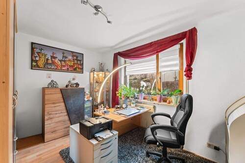 Kinderzimmer / Büro - Etagenwohnung mit 82,00 m&sup2; in Langenzenn zum Kaufen