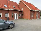 Hausansicht - Top 3 Zimmer Wohnung, idyllisch gelegen !