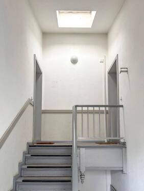 Treppenhaus - Gewerbeobjekt (Büro, Produktion, Verkauf) in Berlin zum Kaufen