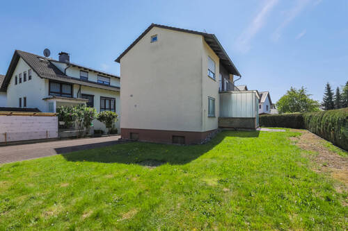 Rückansicht und Garten - Freistehendes Einfamilienhaus auf tollem Grundstück
