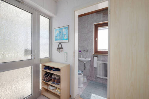 Eingangsbereich und separates WC EG - 5 Zimmer Einfamilienhaus in Remchingen / Nöttingen