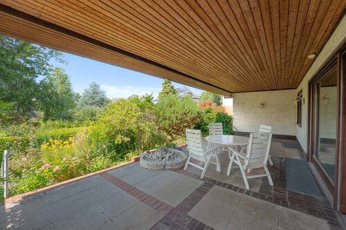 Überdachter Freisitz mit Gartenblick - 