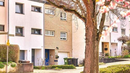 Hausansicht_Strasse_04 - 