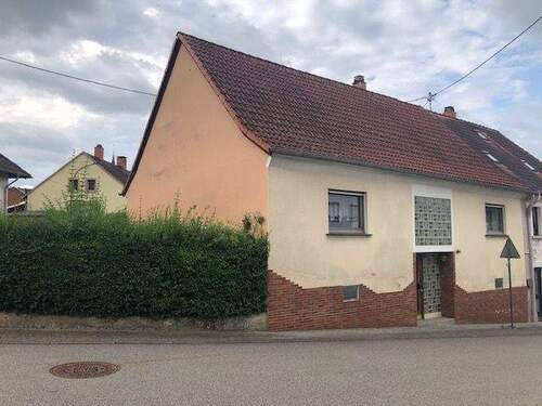 Vorderansicht - Wannemacher Immobilien **** Einseitig angebautes Wohnhaus in ruhiger schöner Lage von Neunkirchen-Hangard ****