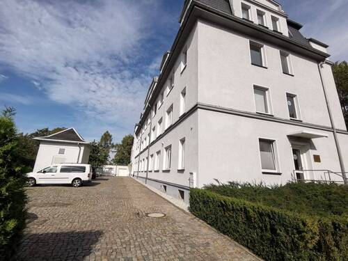 Wohnhaus Haupteingang - Dachgeschosswohnung mit individuellem Grundriss