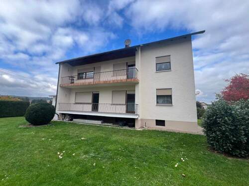 Ansicht - 8 Zimmer Mehrfamilienhaus, Wohnhaus zum Kaufen in Schwandorf