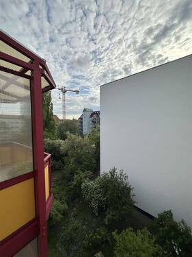 Ausblick Küche - 3 Zimmer Etagenwohnung zum Kaufen in Berlin