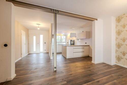 Eingang+Küche - 4 Zimmer Reihenmittelhaus in Tamm