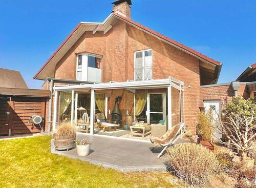 Haus mit Terrassenansicht - 