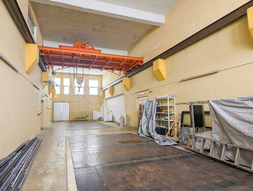 Weitere Halle - 