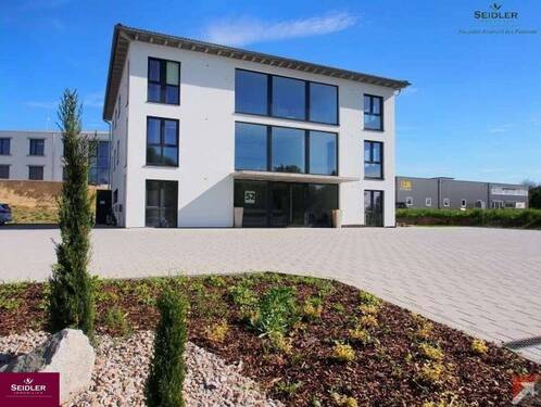 Aussenansicht - Mit Aussicht zum Erfolg. - 2.475,00 EUR Kaltmiete,