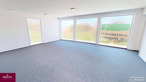 Empfang & Eingangsbereich unmöbliert - 8 Zimmer Büro in Schallstadt