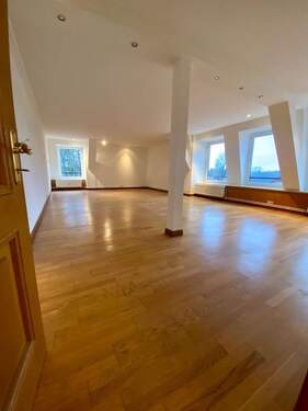 Wohnzimmer - Großzügige 3-Zimmer-Wohnung im Ortskern von Bergstedt