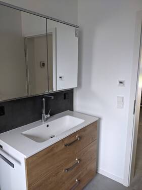 Waschtisch Badezimmer.jpg - 