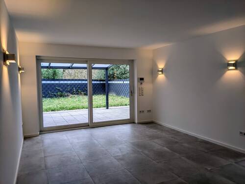 Wohnzimmer mit Wandbeleuchtung.jpg - 