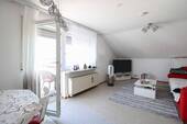 Wohnzimmer - 3 Zimmer Etagenwohnung zum Kaufen in Welzheim