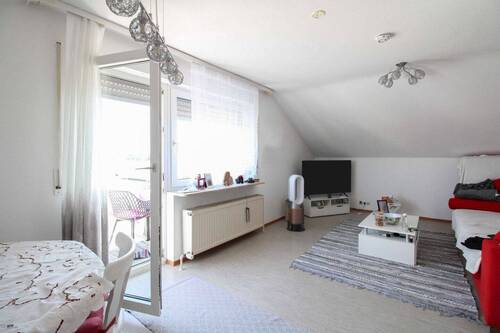 Wohnzimmer - 3 Zimmer Etagenwohnung zum Kaufen in Welzheim