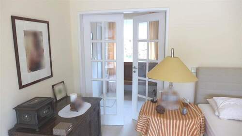 Schlafen mit Zugang zu Gard. u. Masterbad - 