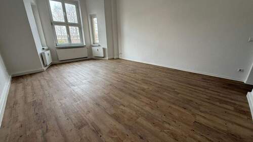 IMG_5417 - ALLES NEU - moderner Bodenbelag + Innentüren - Bad mit Fenster