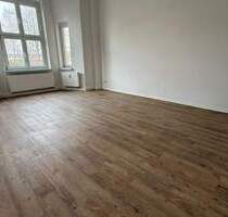 ALLES NEU - moderner Bodenbelag + Innentüren - Bad mit Fenster - Chemnitz Sonnenberg