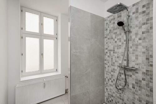 Dusche - Etagenwohnung mit 147,00 m² in Berlin zur Miete