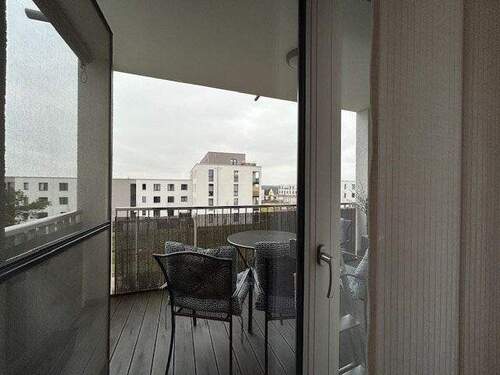 Fenster mit elektrischen Rollos und Fliegenschutzgitter - 