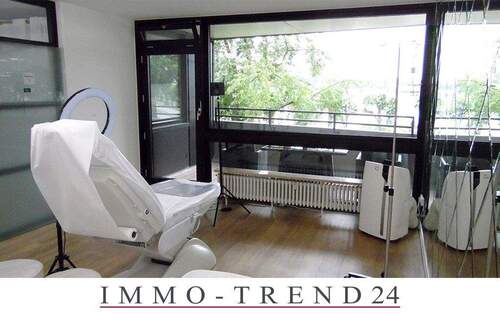 Beispiel: großer Bahandlungsraum 2 mit Balkon und Blick zum Rhein - +++ Frei werdende sanierte Praxis-Büroräume in bester Lage mit Rheinblick und Rheinlage +++