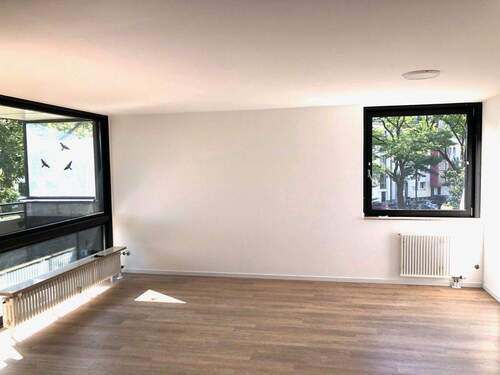 großer Praxisbereich mit Balkonausgang - 4 Zimmer Büro in Köln