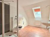Bad im Dachgeschoss - 