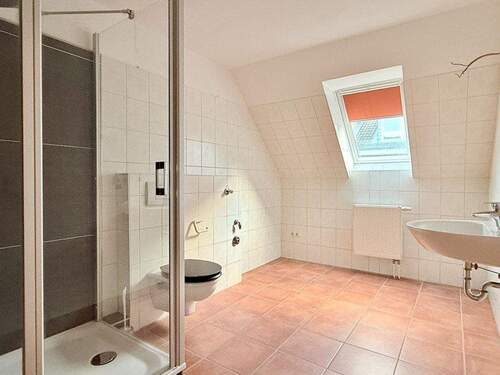 Bad im Dachgeschoss - 