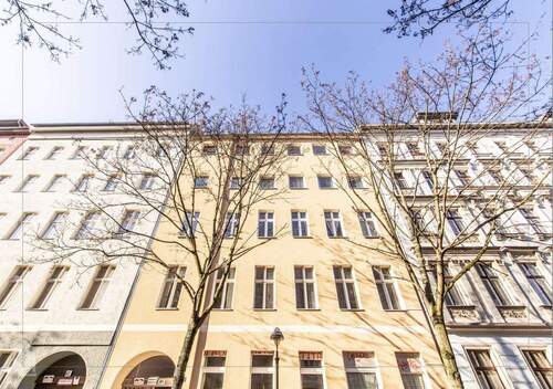 Hausansicht - Sehr gute ruhige Kiezlage Vermietete 2 Zimmer Wohnung mit Balkon und Garage