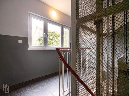 Treppenhaus - 2 Zimmer Etagenwohnung zum Kaufen in Berlin