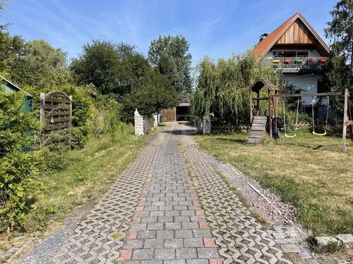 Zuweg zum Nachbarn - Grundstück in Weinböhla