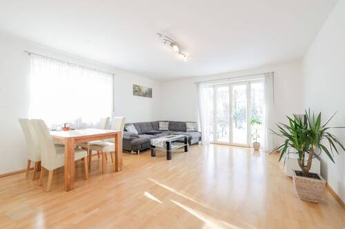 Wohnzimmer - 3 Zimmer Etagenwohnung zum Kaufen in München