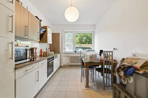 Erdgeschoss-Wohnung - 3 Zimmer Mehrfamilienhaus, Wohnhaus in Karlsruhe